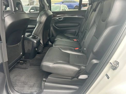 Used 2018 Volvo XC90 T6 Momentum w/ Momentum Plus Package AWD/4WD image 2