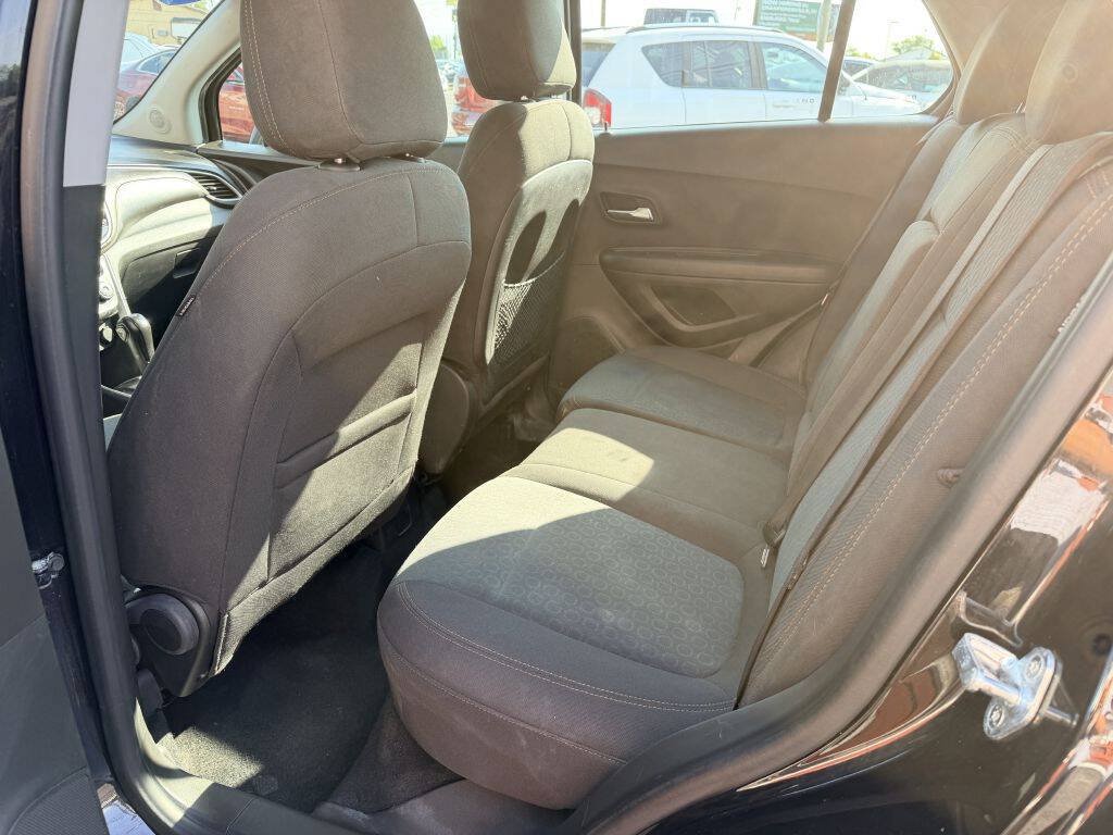 Used 2020 Chevrolet Trax LS FWD image 6
