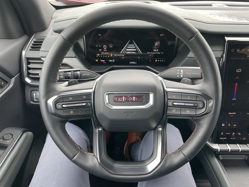 Used 2025 GMC Acadia AT4 w/ Luxury Package image 25