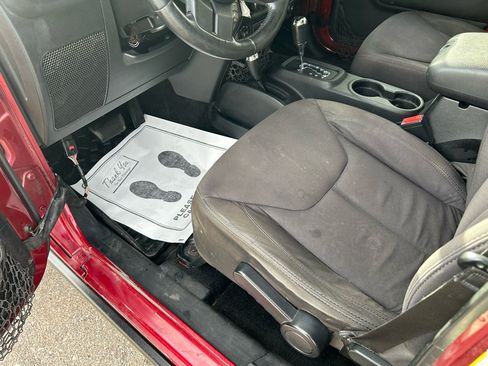 Used 2013 Jeep Wrangler Unlimited Sport image 11