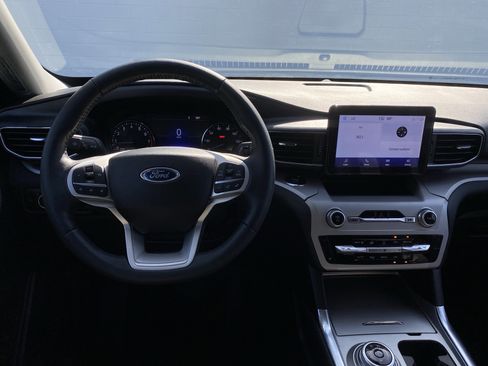 Used 2023 Ford Explorer XLT w/ Equipment Group 202A image 12