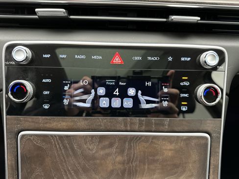 Certified 2026 Genesis GV80 2.5T Advanced AWD/4WD image 19