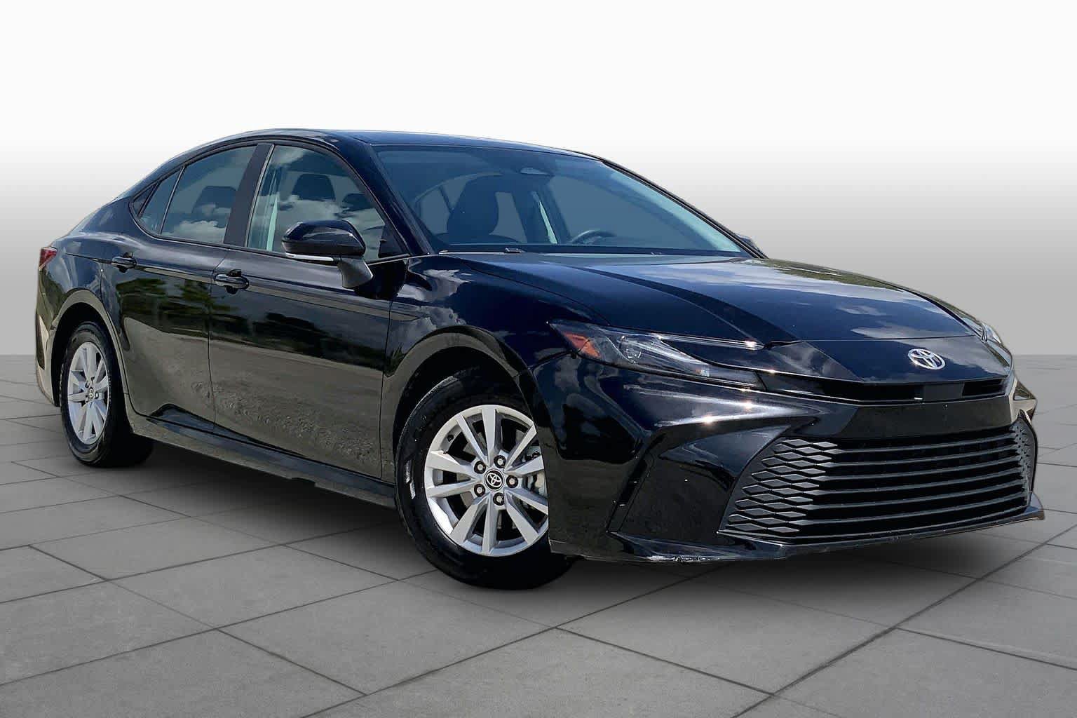 Used 2025 Toyota Camry LE FWD image 3