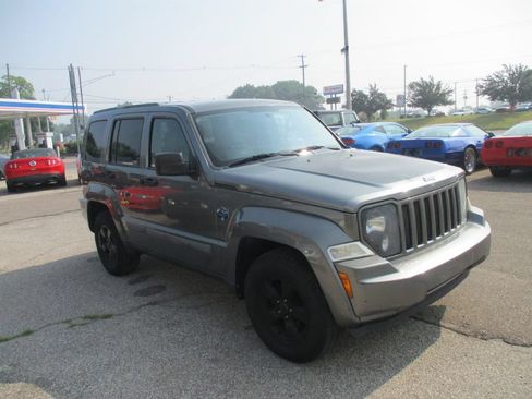 Used 2012 Jeep Liberty Arctic AWD/4WD image 2