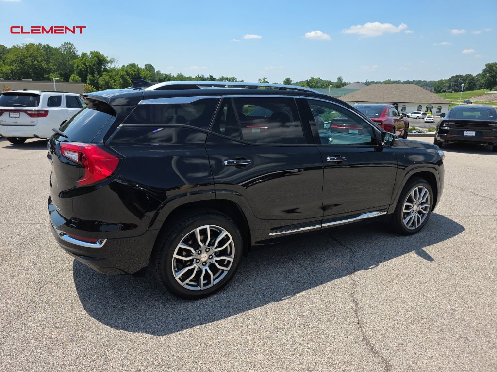 Used 2023 GMC Terrain Denali w/ Denali Premium Package AWD/4WD image 7