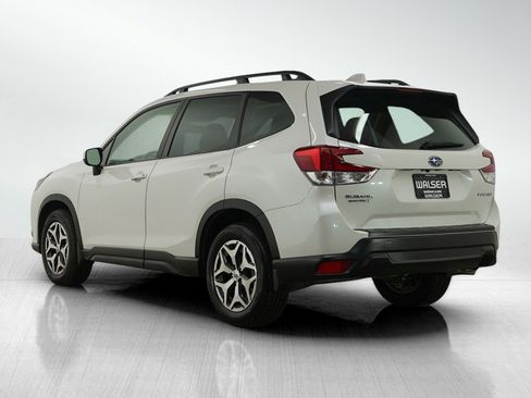 Used 2023 Subaru Forester Premium image 3