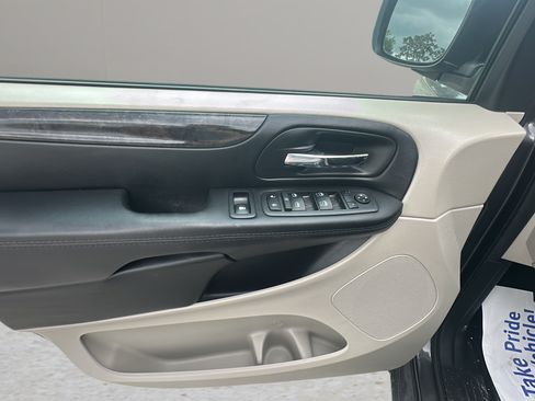 Used 2017 Dodge Grand Caravan SE w/ Power Window Group FWD image 17