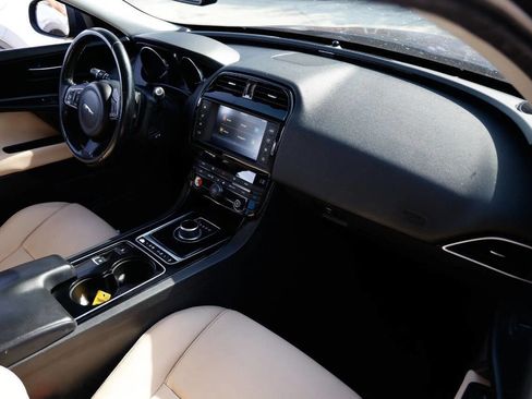 Used 2017 Jaguar XE image 38