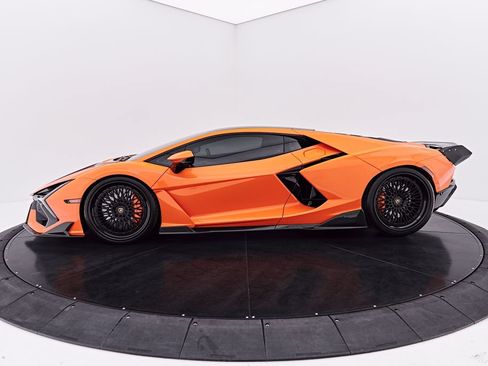 Used 2025 Lamborghini Revuelto AWD/4WD image 17