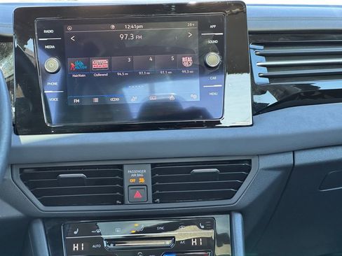 Used 2025 Volkswagen Jetta SE image 15