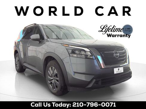 Used 2025 Nissan Pathfinder SV FWD image 1