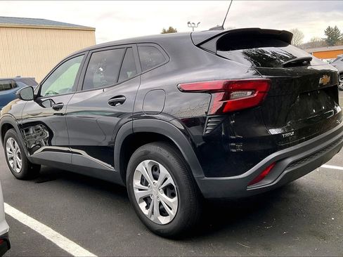 Certified 2025 Chevrolet Trax LS image 3