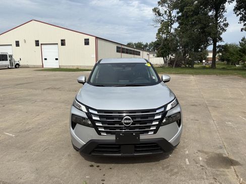 Used 2025 Nissan Rogue SV FWD image 19