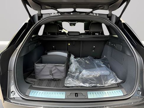 New 2026 Land Rover Range Rover Velar Dynamic SE image 27