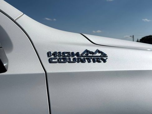 Used 2021 Chevrolet Suburban High Country AWD/4WD image 9