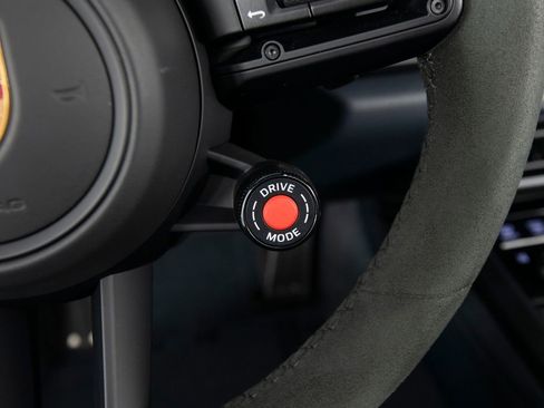 Certified 2025 Porsche 911 Carrera GTS image 31