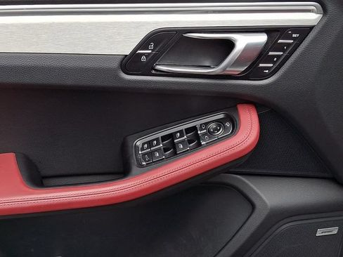 Certified 2022 Porsche Macan S AWD/4WD image 16