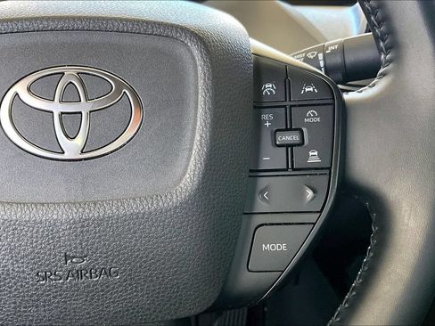 Used 2024 Toyota Prius LE FWD image 27