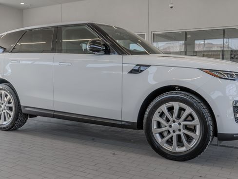 Used 2025 Land Rover Range Rover Sport SE AWD/4WD image 12