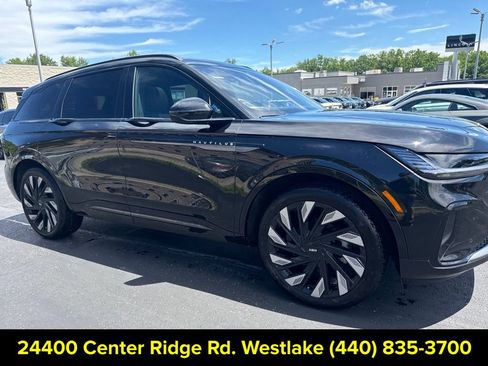 Certified 2025 Lincoln Nautilus Reserve w/ Jet Appearance Package AWD/4WD image 9