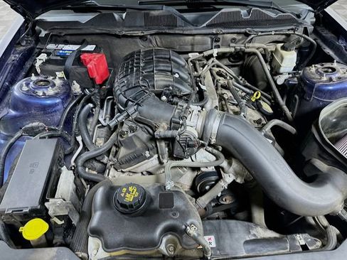 Used 2011 Ford Mustang Premium image 25