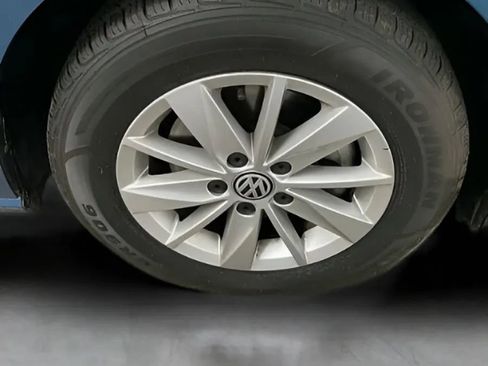 Used 2019 Volkswagen Golf SE FWD image 30