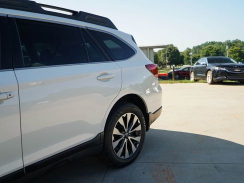 Used 2017 Subaru Outback 3.6R Limited AWD/4WD image 22
