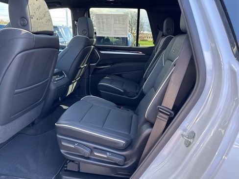 Used 2026 Cadillac Escalade Luxury w/ LPO, Radiant Package image 19