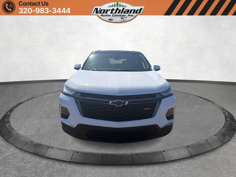 Used 2023 Chevrolet Traverse RS FWD image 2