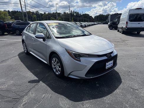 Used 2022 Toyota Corolla LE w/ Carpet Mat Package (TMS) FWD image 9