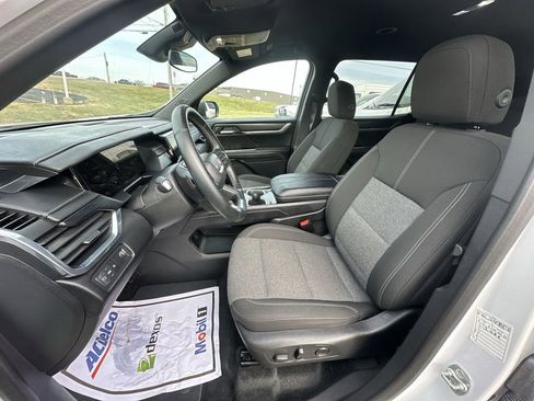 Used 2025 GMC Acadia Elevation image 11