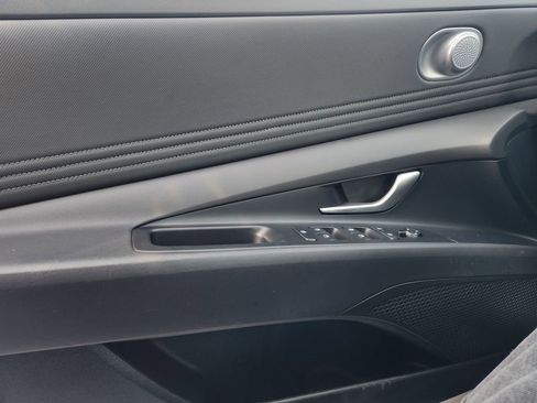 Used 2025 Hyundai Elantra SEL FWD image 23