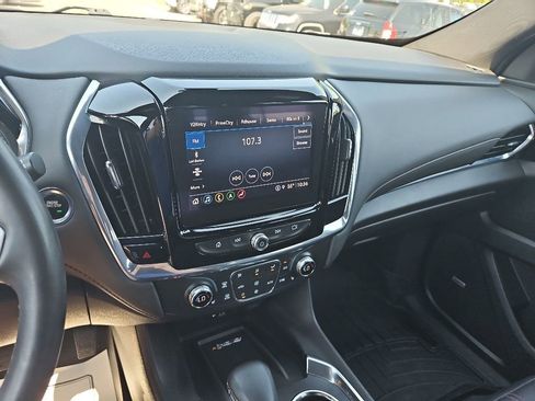 Used 2023 Chevrolet Traverse RS FWD image 20