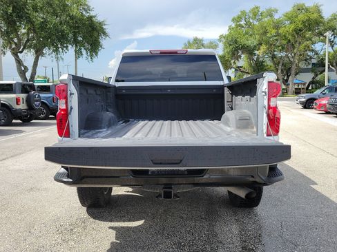 Used 2022 Chevrolet Silverado 2500 Custom w/ Custom Value Package AWD/4WD image 10
