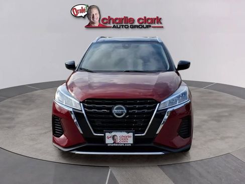Used 2021 Nissan Kicks SV w/ Interior Electronics Package FWD image 8
