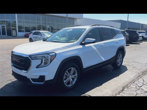 Certified 2023 GMC Terrain SLE w/ Driver Convenience Package AWD/4WD image 4