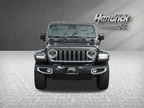 Used 2025 Jeep Wrangler Unlimited Sahara AWD/4WD image 3