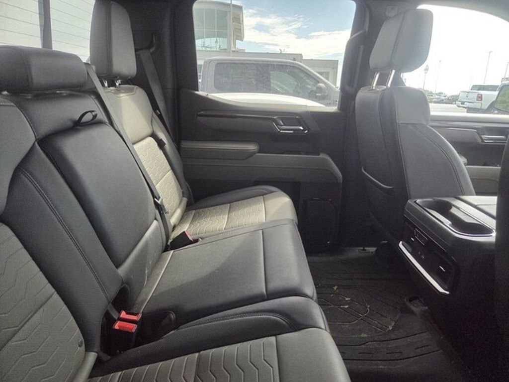 Used 2025 Chevrolet Silverado 1500 ZR2 AWD/4WD image 9