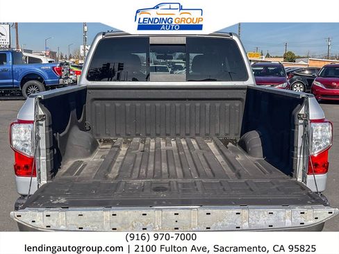 Used 2017 Nissan Titan SV image 23