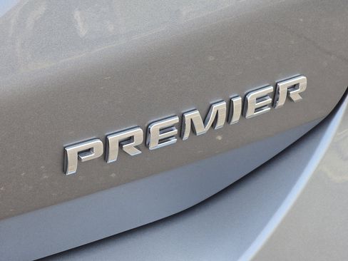Used 2024 Chevrolet Equinox Premier image 14