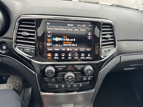 Used 2021 Jeep Grand Cherokee Limited image 25