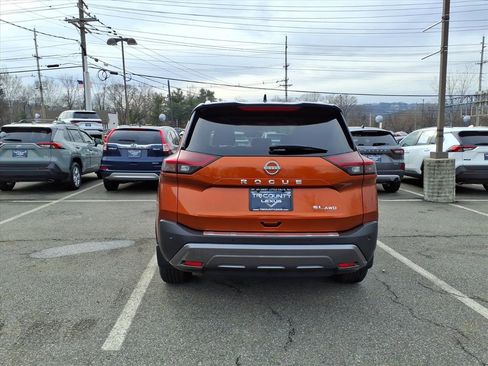 Used 2023 Nissan Rogue SL w/ SL Premium Package image 5
