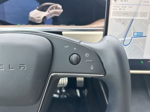 Used 2021 Tesla Model S Plaid image 17