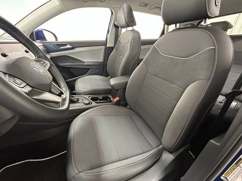 Used 2024 Volkswagen Taos SE w/ Panoramic Sunroof Package image 28