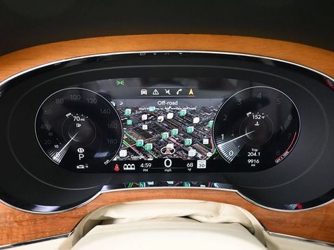 Used 2022 Bentley Bentayga AWD/4WD image 19