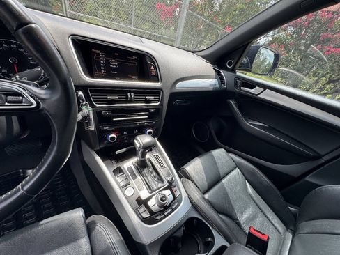 Used 2017 Audi Q5 2.0T Premium Plus w/ Technology Package AWD/4WD image 29