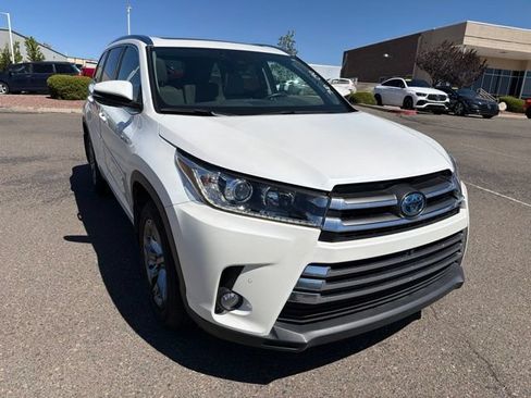 Used 2017 Toyota Highlander Limited Platinum AWD/4WD image 3