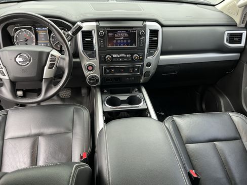 Used 2019 Nissan Titan PRO-4X w/ Pro-4x Convenience Package AWD/4WD image 19