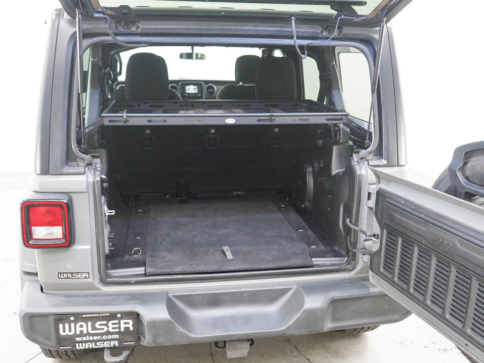 Used 2018 Jeep Wrangler Unlimited Sport S AWD/4WD image 16
