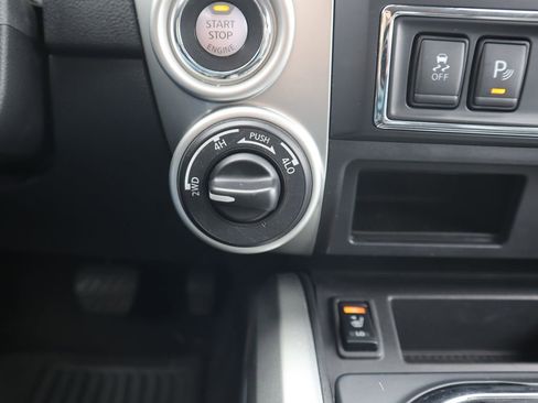 Used 2019 Nissan Titan SL image 17